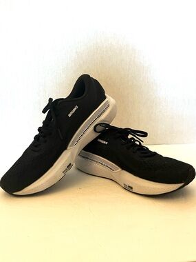 Brooks Adrenaline GTS 24 Black Athletic Running Shoes with White Midsole 9.5 M